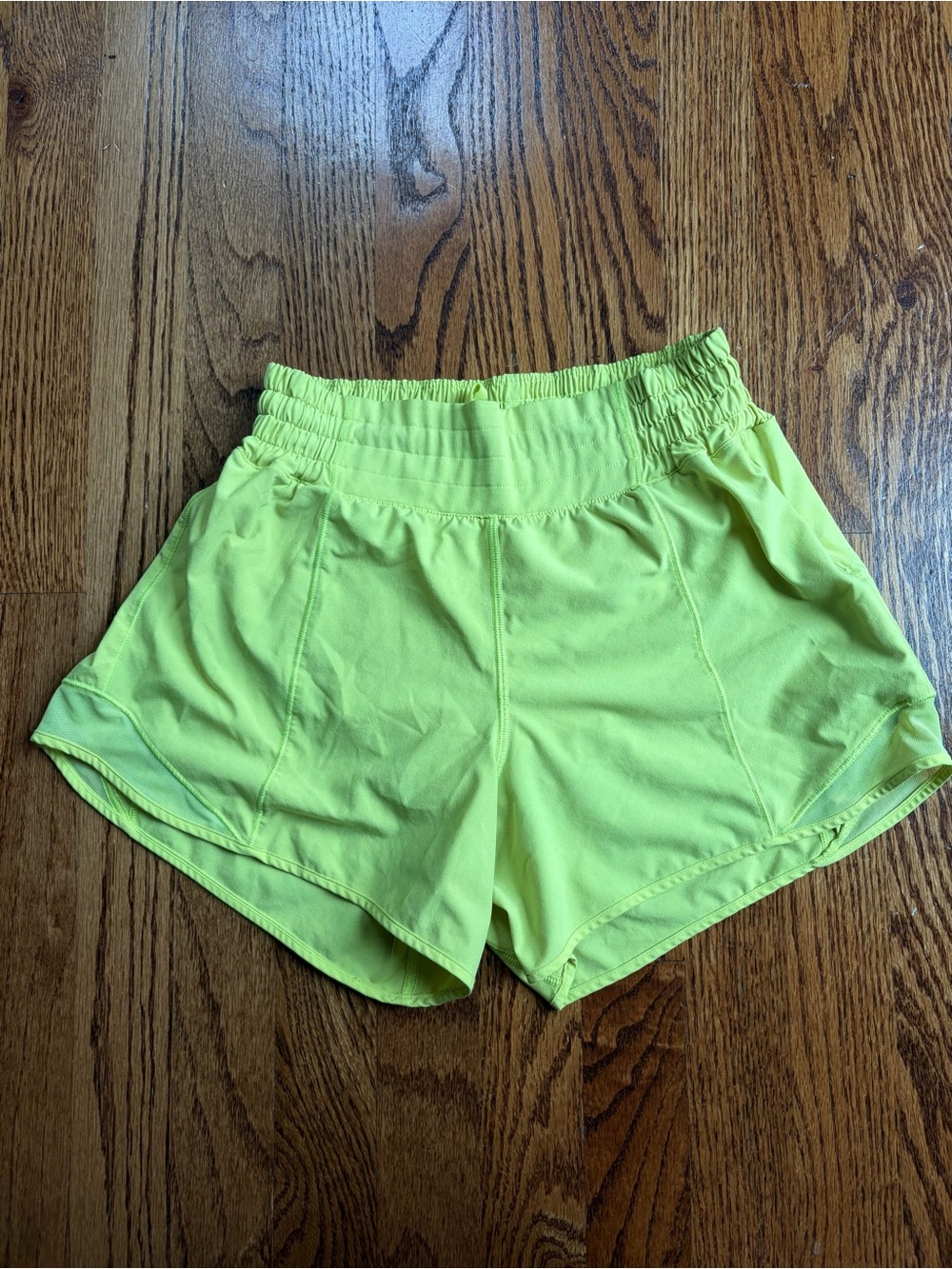 Lululemon Hotty Hot HR 2.5” Shorts Highlight Yellow Size 4 Running - Picture 4 of 8